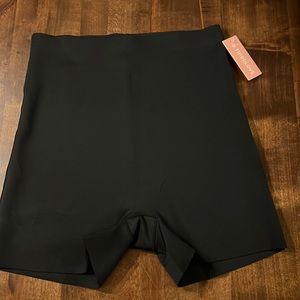 BNWT- ThirdLove Black Sculpt Long Shorts in Size Large.